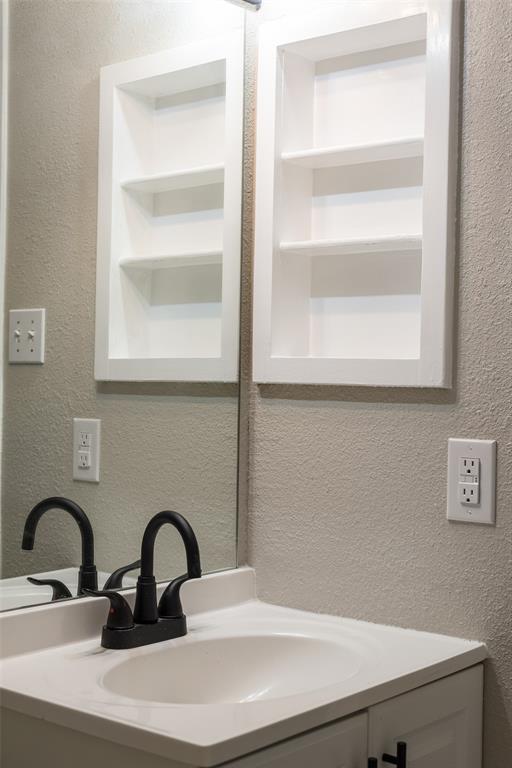 600 North Cockrell Hill Road DeSoto, TX 75115 - Photo 27 of 35