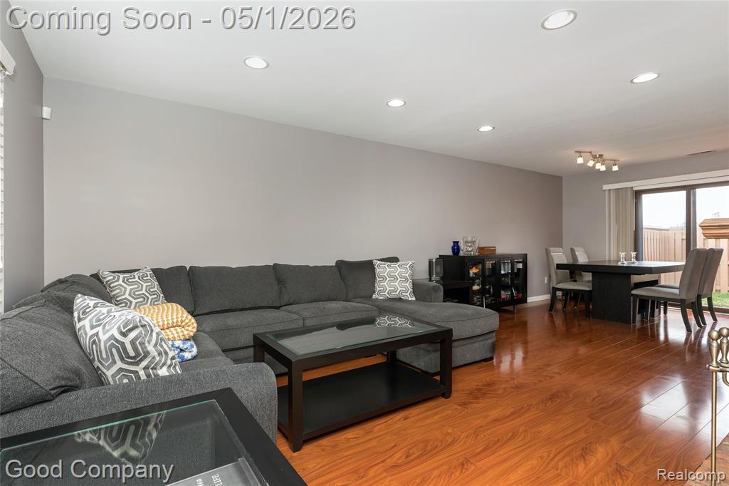 2451 Samoset Road Royal Oak, MI 48073 - Photo 2 of 27