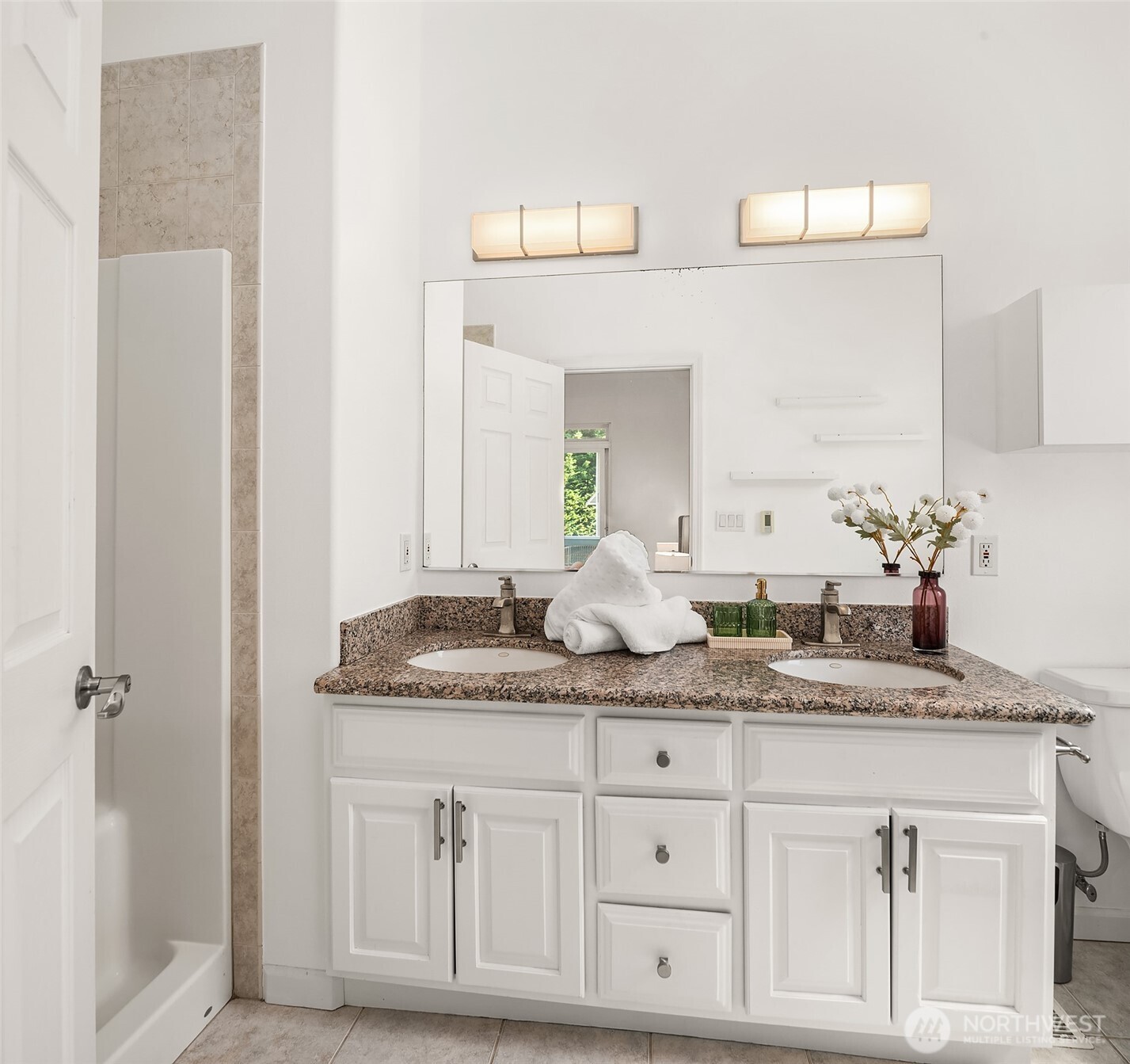 15201 Simonds Road Northeast Kenmore, WA 98028 - Photo 17 of 36 Gallery Image 17