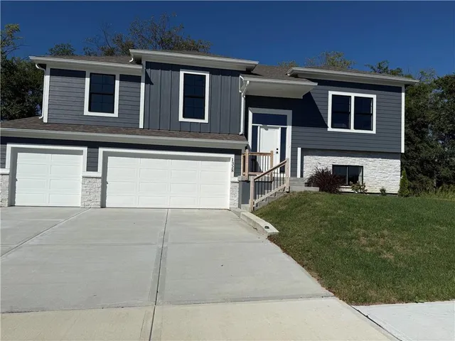 $389,000 | 1328 North Holland Drive, Independence, MO 64056