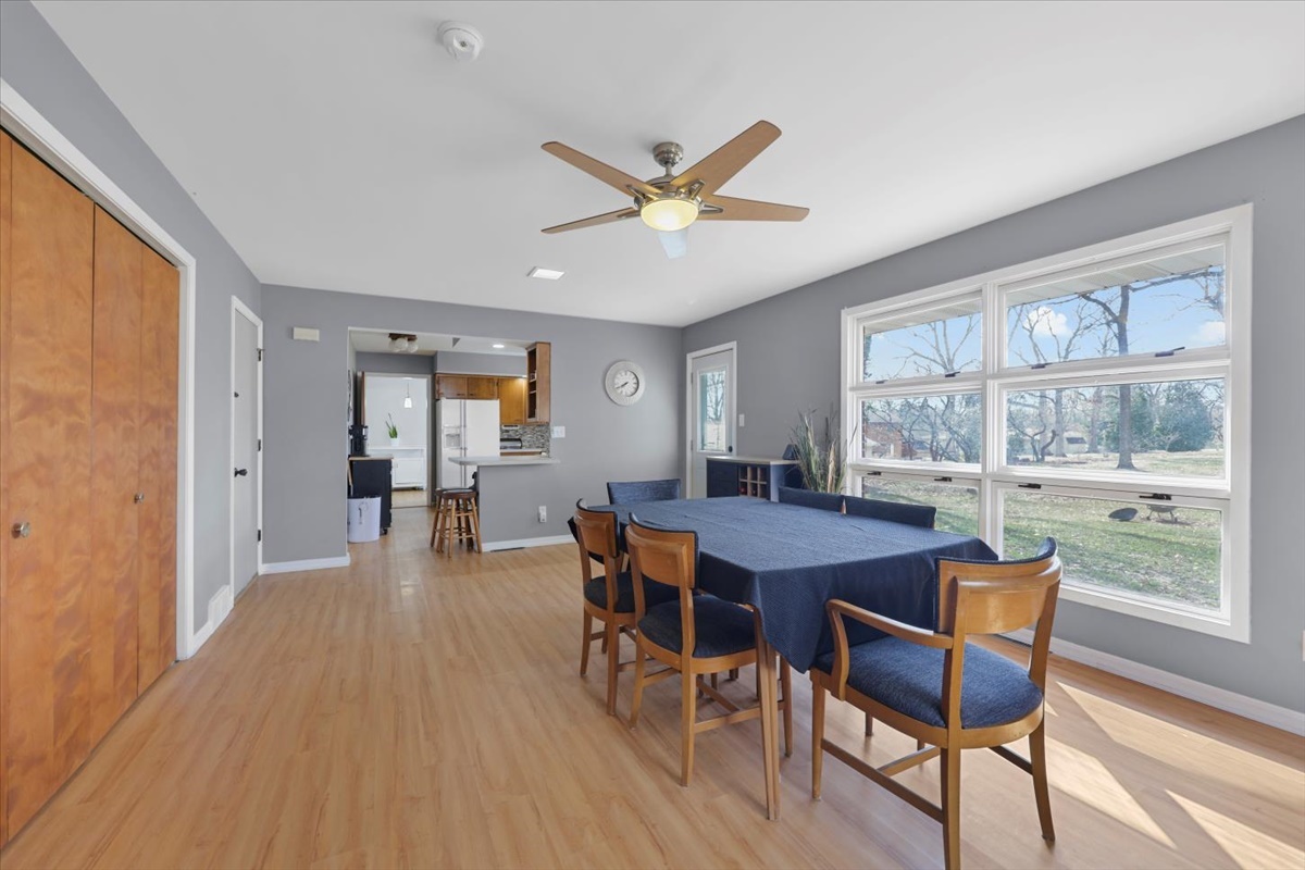 3323 Dell Oak Drive Decatur, IL 62526 - Photo 14 of 32 a dining room with furniture and window