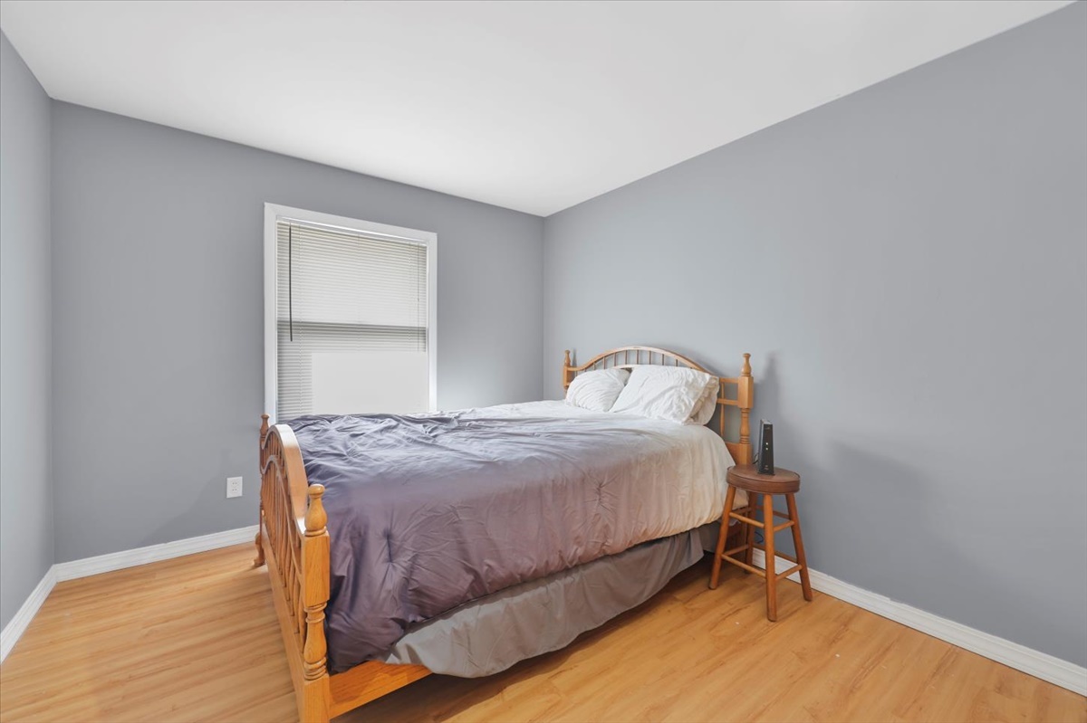 3323 Dell Oak Drive Decatur, IL 62526 - Photo 15 of 32 a bedroom with a bed and a window