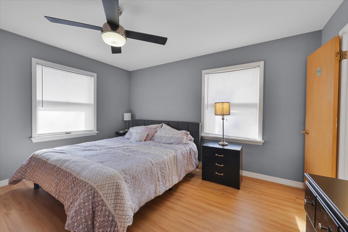 3323 Dell Oak Drive Decatur, IL 62526 - Photo 18 of 32 a bedroom with a bed and a window