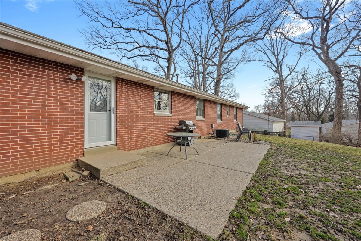 3323 Dell Oak Drive Decatur, IL 62526 - Photo 27 of 32 a backyard of a house with table and chairs