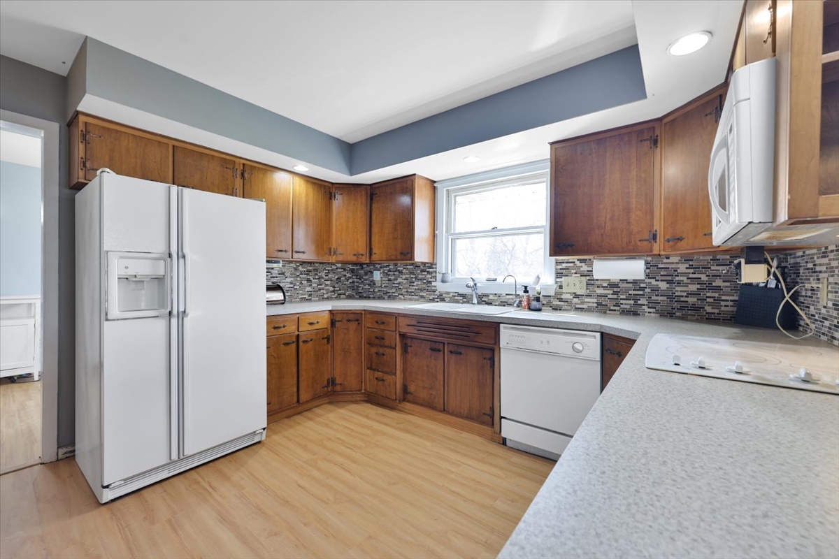 3323 Dell Oak Drive Decatur, IL 62526 - Photo 9 of 32 a kitchen with stainless steel appliances granite countertop a refrigerator sink and cabinets
