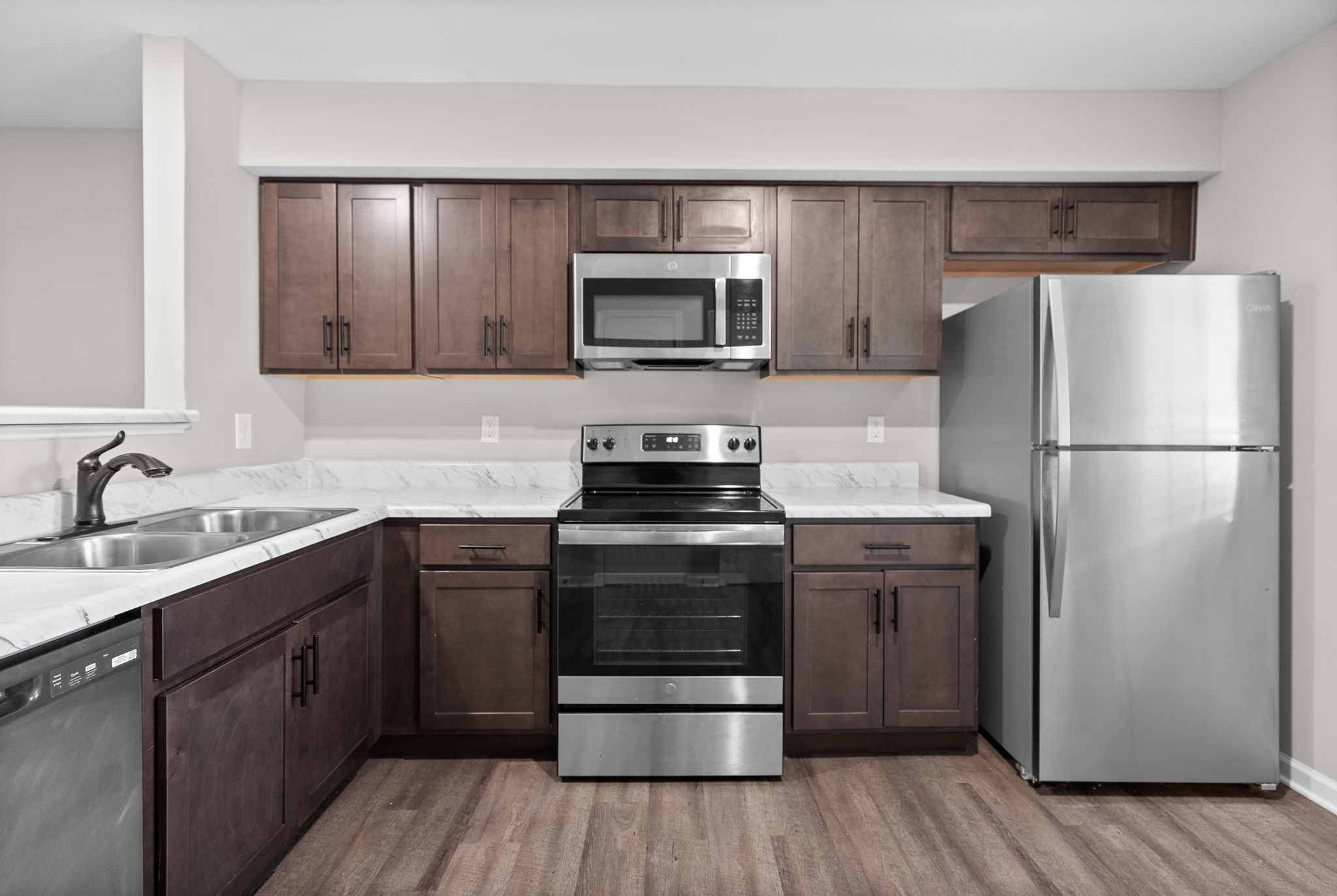 418 Peachers Mill Road, Unit G2 Clarksville, TN 37042 - Photo 9 of 21 a kitchen with a refrigerator stove and sink