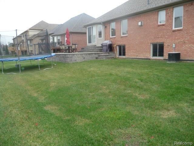 50391 Nesting Ridge Drive Macomb, MI 48044 - Photo 7 of 29 Yard.jpg