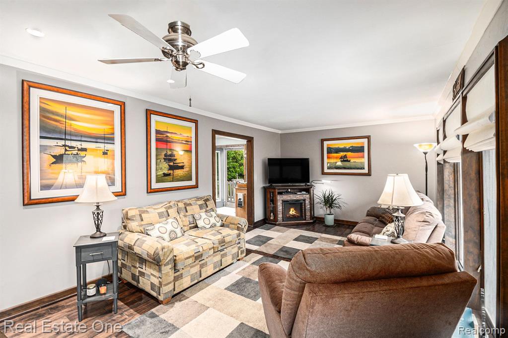 7529 Bishop Road Brighton, MI 48116 - Photo 2 of 28 Gallery Image 2