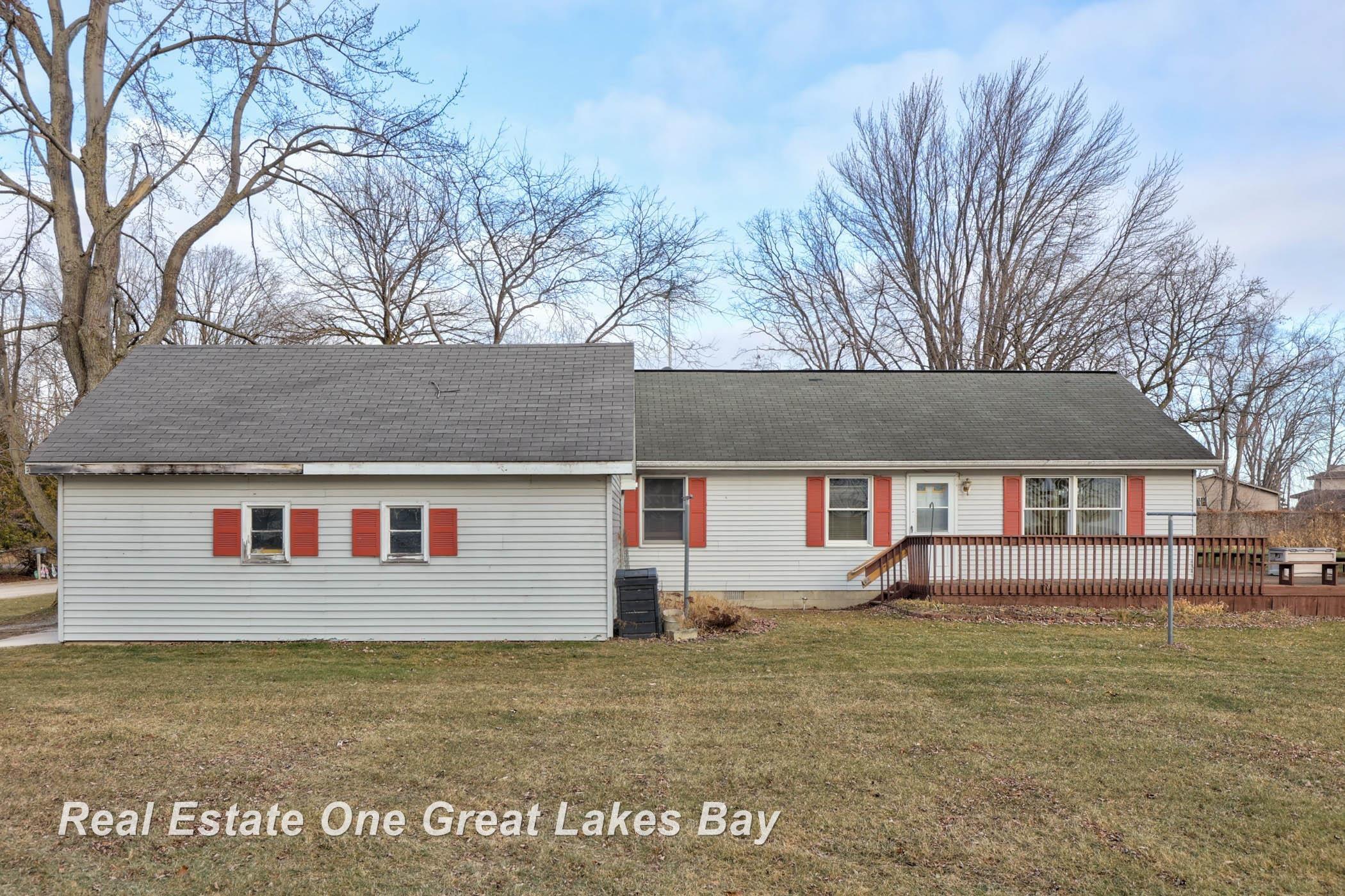 5167 Beachwood Road Standish, MI 48658 - Photo 19 of 55 South Side View