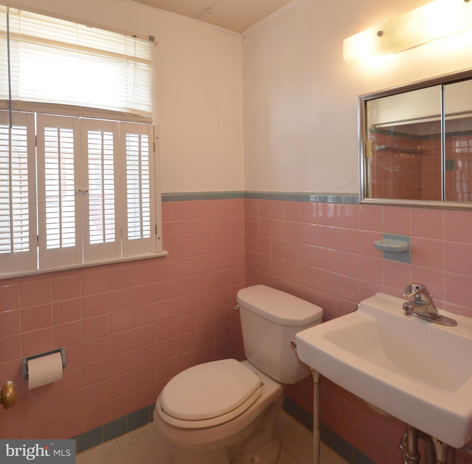 45 Hetzel Road Ridley Park, PA 19078 - Photo 19 of 25 Full Bath