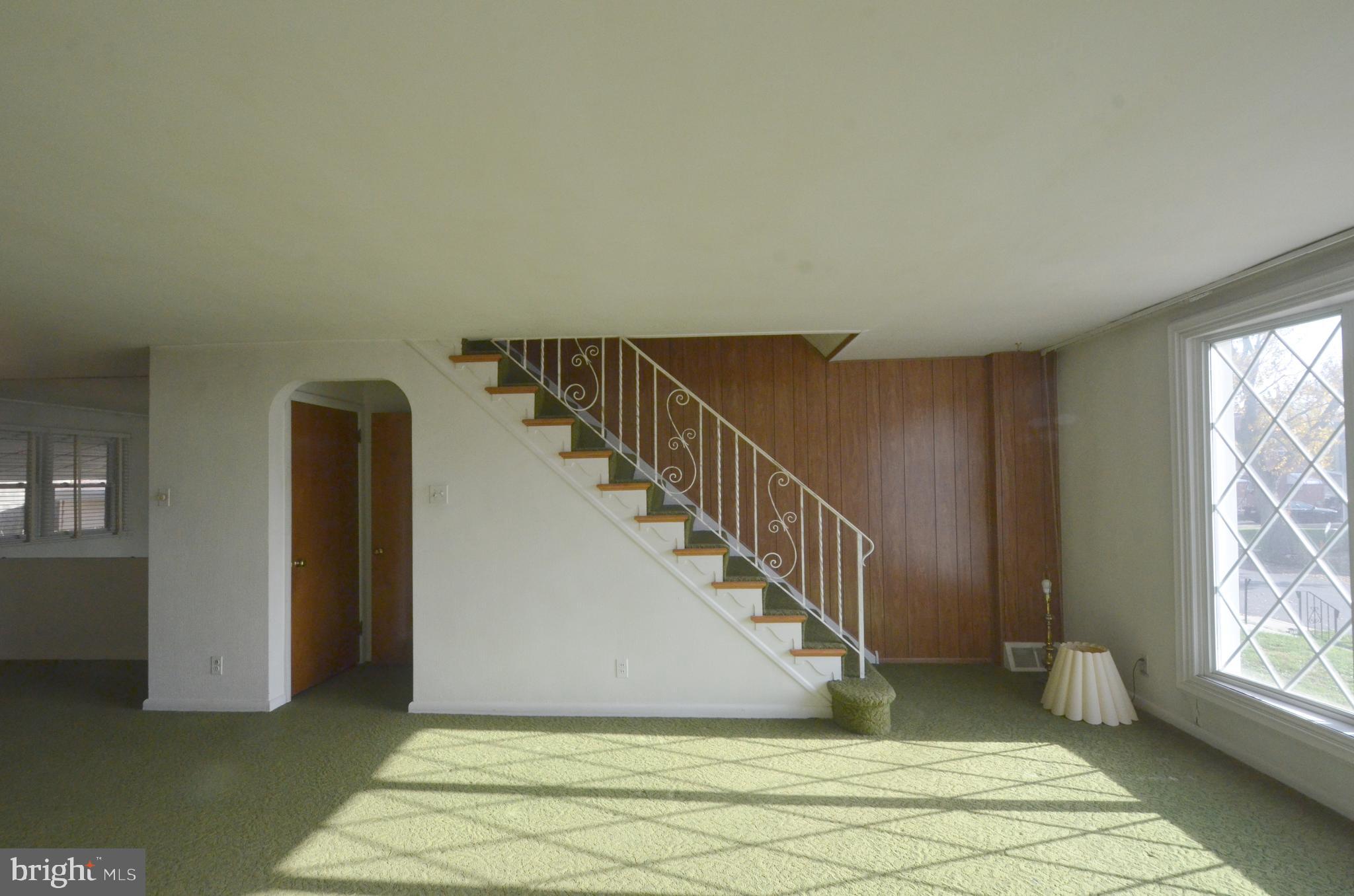 45 Hetzel Road Ridley Park, PA 19078 - Photo 9 of 25 Living Room