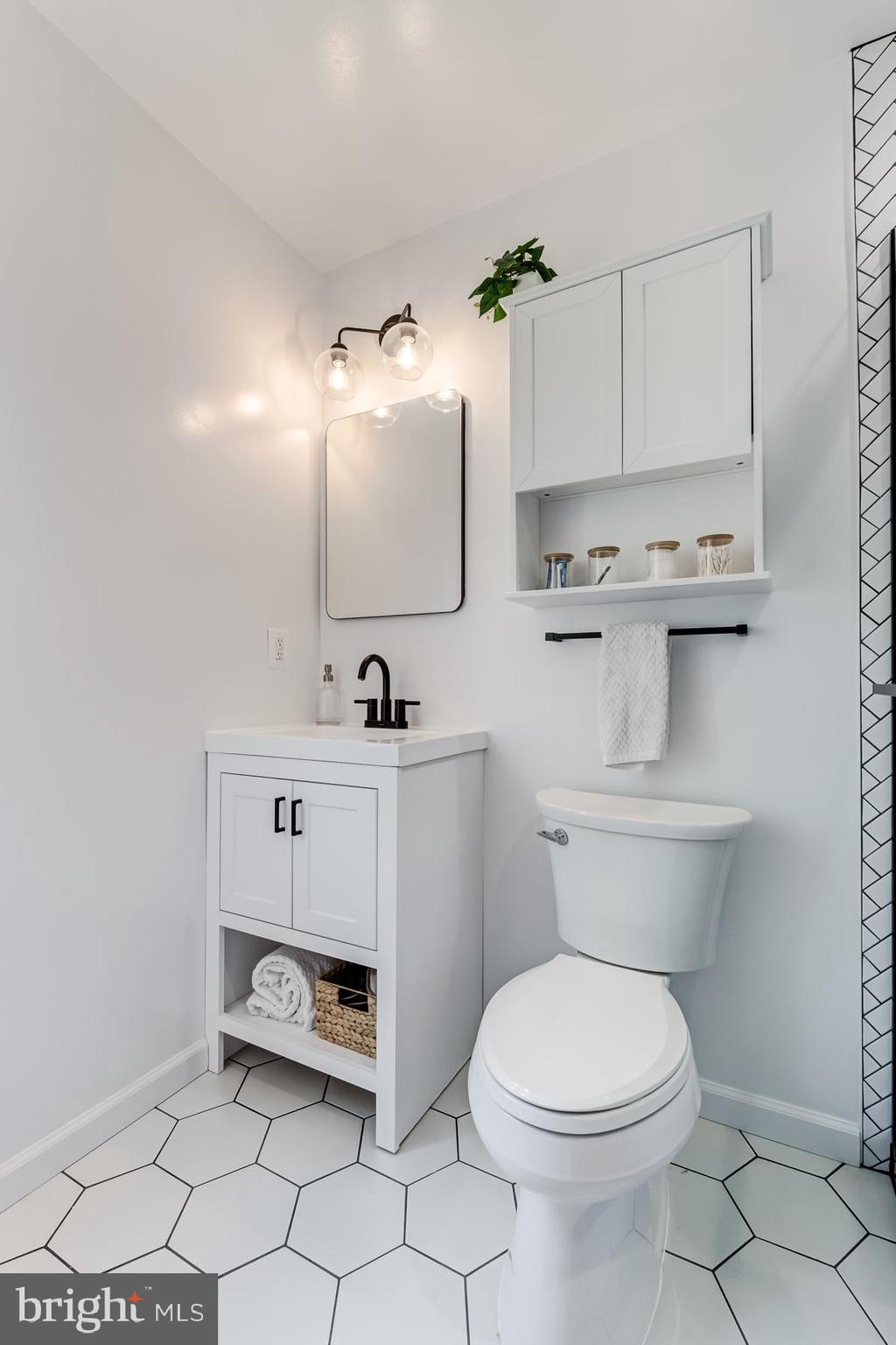 4512 Flintstone Road Alexandria, VA 22306 - Photo 34 of 59 Primary en Suite