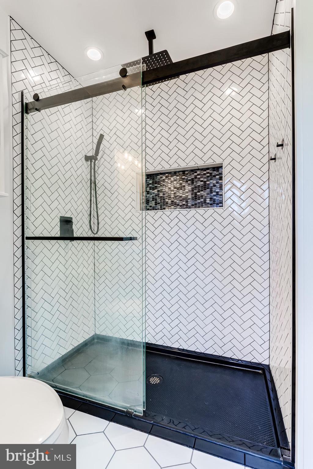 4512 Flintstone Road Alexandria, VA 22306 - Photo 35 of 59 Gallery Image 35