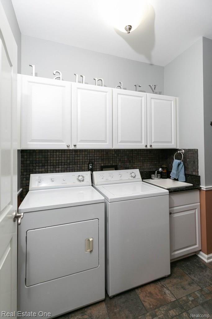 1859 Dunham Drive, Unit 79 Rochester, MI 48306 - Photo 12 of 22 1859DunhamDr-30.jpg