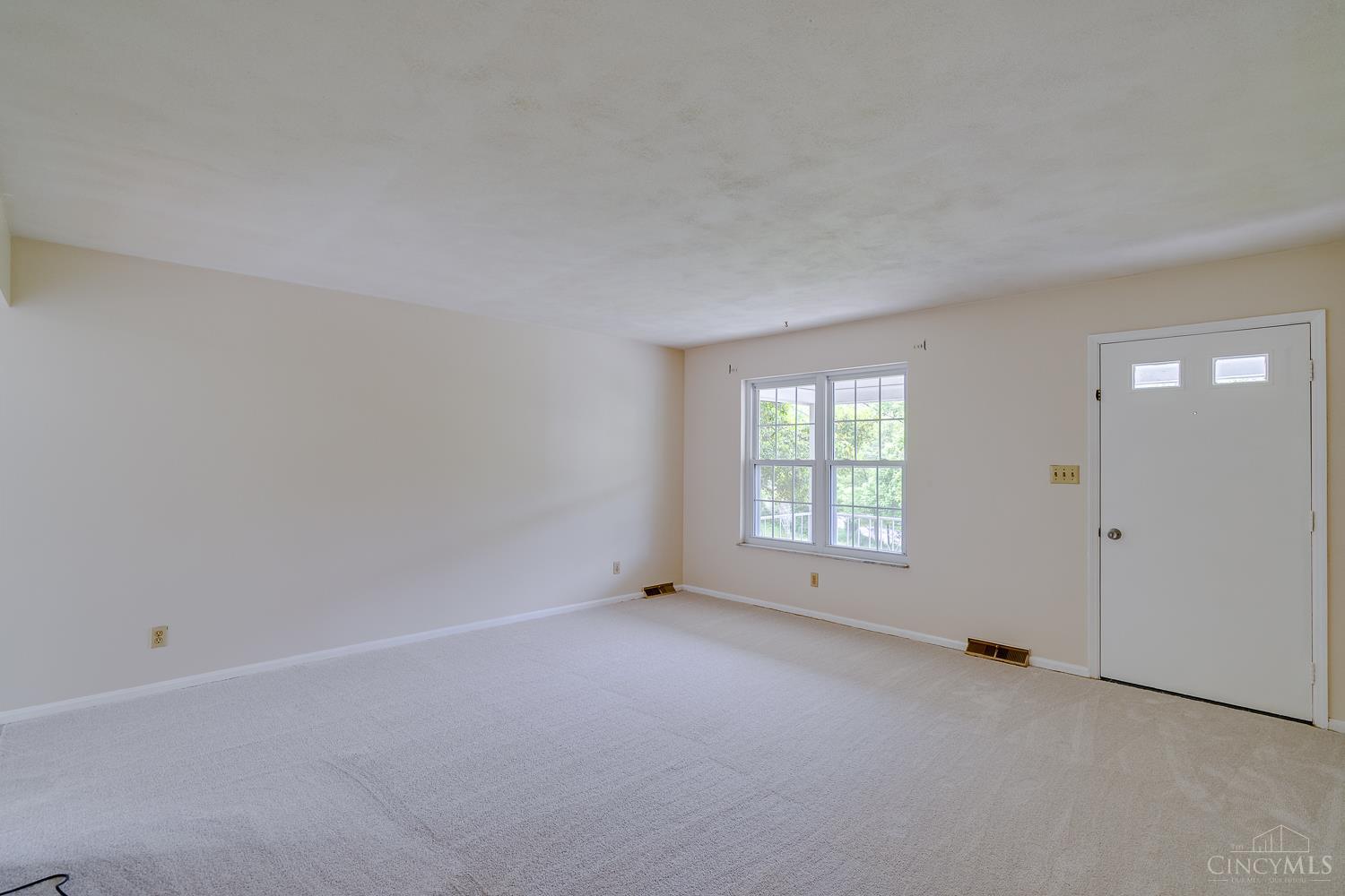 6584 Taylor Road Cincinnati, OH 45248 - Photo 8 of 35