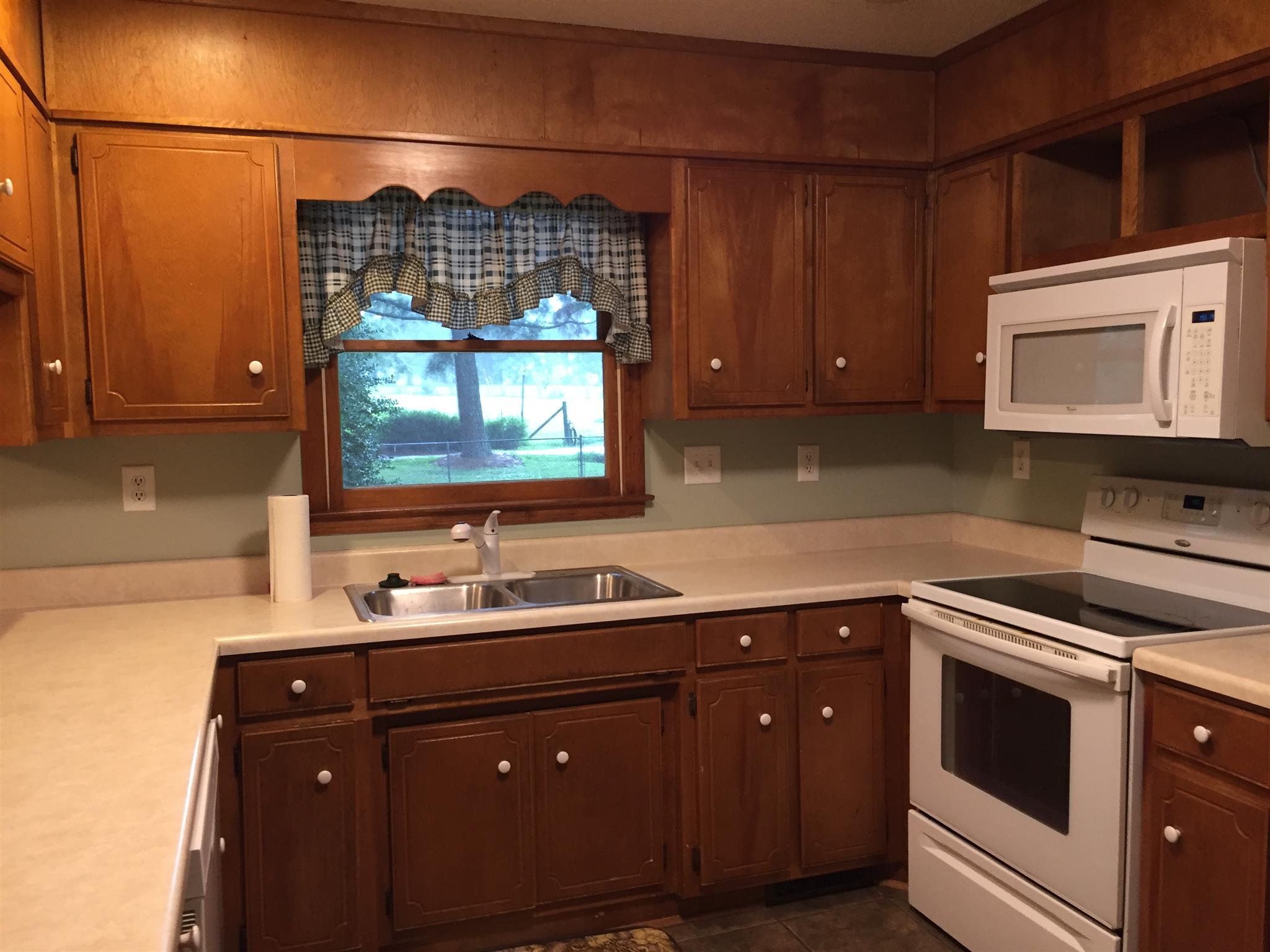 125 Chapel Road Tullahoma, TN 37388 - Photo 4 of 11 Kitchen with tile floors