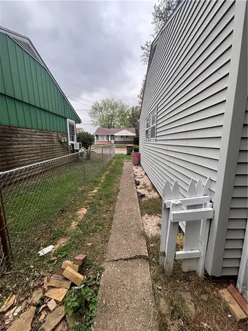 $1,000 | 1808 16th Avenue, Beaver Falls, PA 15010