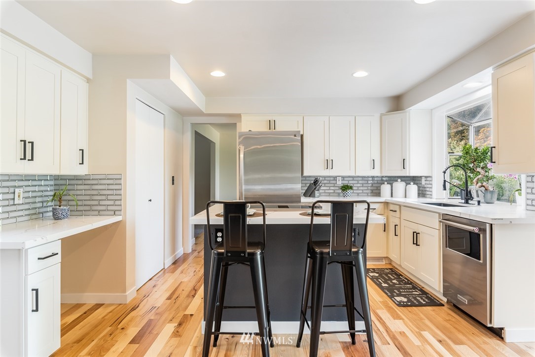 5154 Northeast 20th Street Renton, WA 98059 - Photo 12 of 24