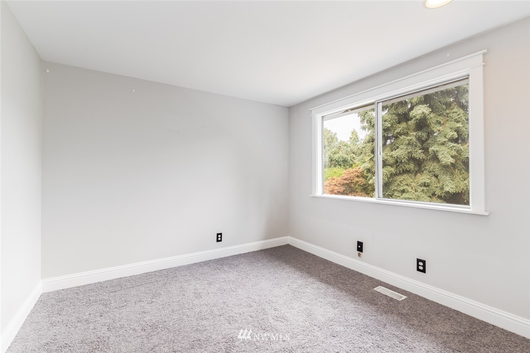 5154 Northeast 20th Street Renton, WA 98059 - Photo 20 of 24
