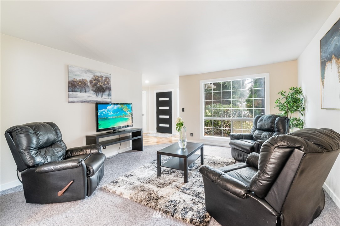 5154 Northeast 20th Street Renton, WA 98059 - Photo 3 of 24