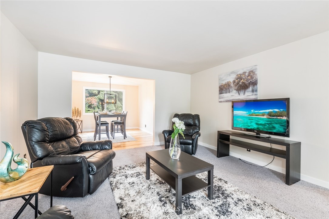 5154 Northeast 20th Street Renton, WA 98059 - Photo 4 of 24