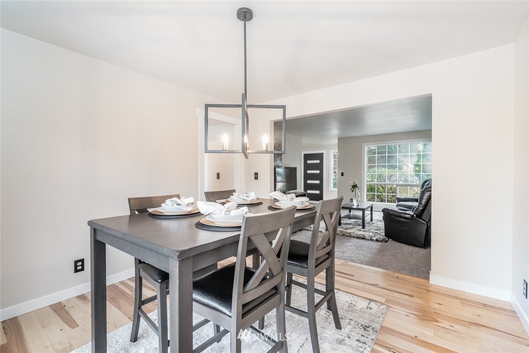 5154 Northeast 20th Street Renton, WA 98059 - Photo 5 of 24