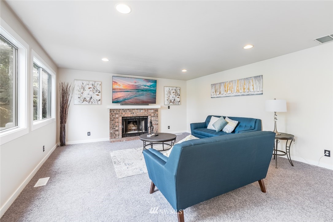 5154 Northeast 20th Street Renton, WA 98059 - Photo 8 of 24
