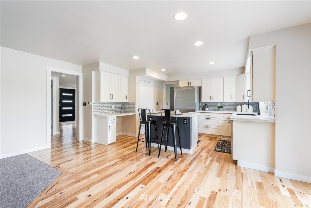 5154 Northeast 20th Street Renton, WA 98059 - Photo 10 of 24