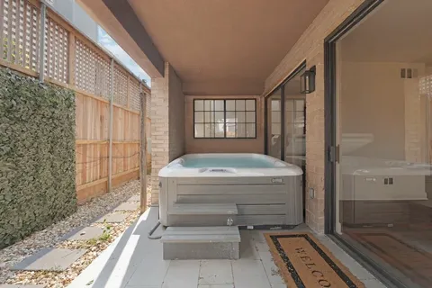 $725,000 | 1425 Nantucket Drive, Unit D, Houston, TX 77057