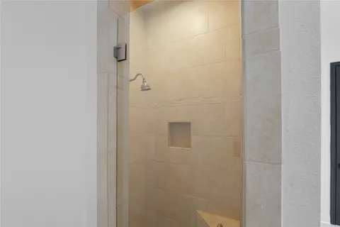 $725,000 | 1425 Nantucket Drive, Unit D, Houston, TX 77057