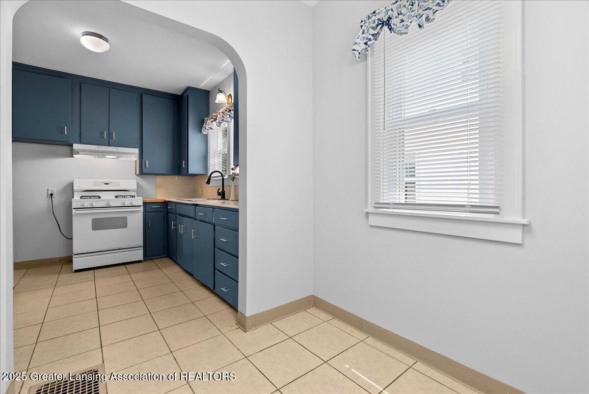 1716 South Rundle Avenue Lansing, MI 48910 - Photo 14 of 36 15-Media Jett - 30