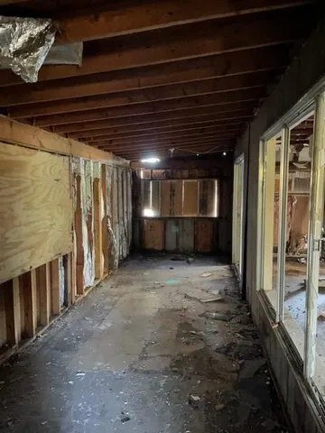 a view of back yard of the house