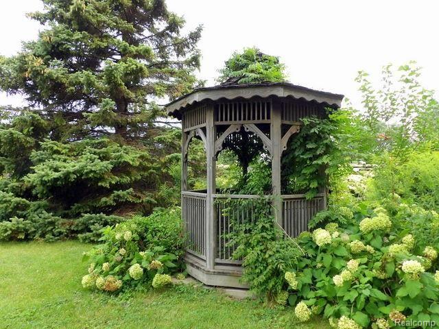 25528 Ecorse Road Taylor, MI 48180 - Photo 23 of 55 GAZEBO!