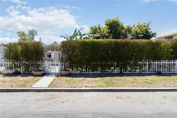 $799,000 | 18328 Gresham Street, Northridge, CA 91325