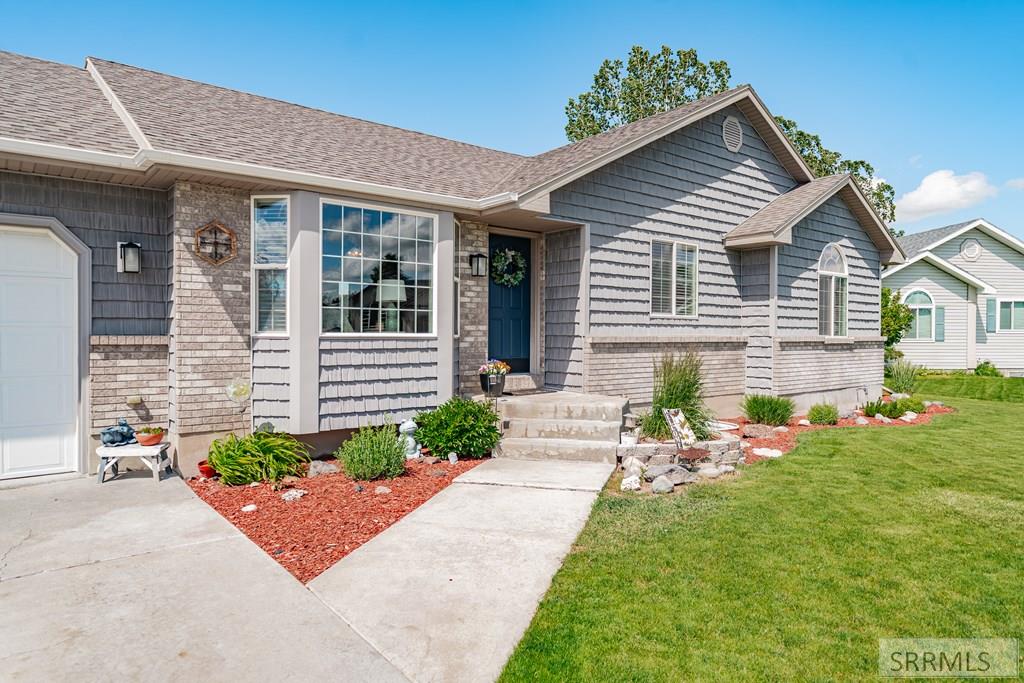 3947 Jordan Circle Ammon, ID 83406 - Photo 6 of 81