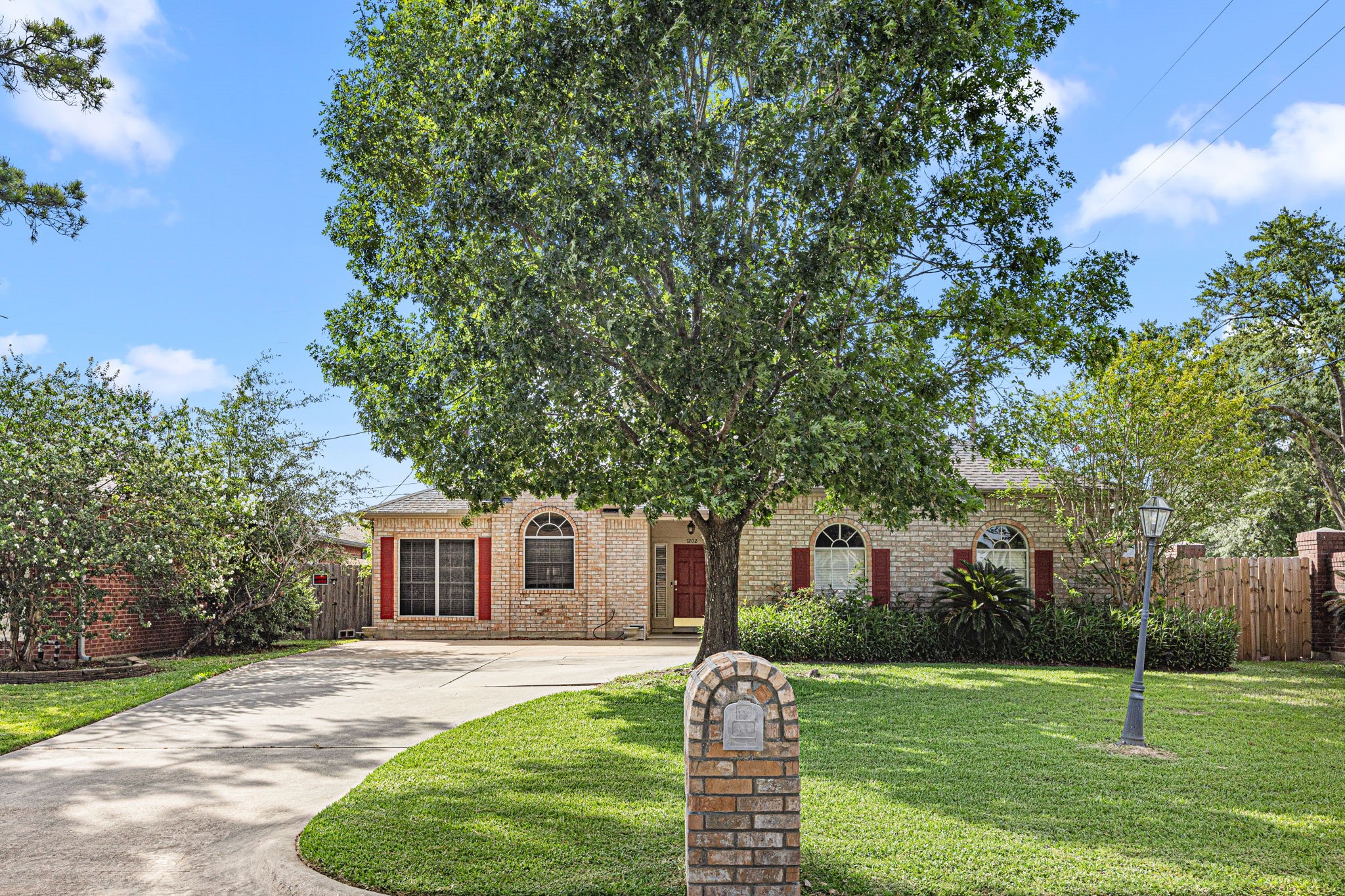 7202 North Fawn River Circle Spring, TX 77379 - Photo 2 of 22 a front view of a house with a garden