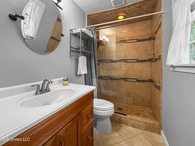 $179,900 | 5255 Parkway Drive, Jackson, MS 39211