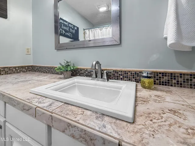 $179,900 | 5255 Parkway Drive, Jackson, MS 39211