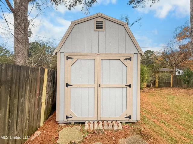 $179,900 | 5255 Parkway Drive, Jackson, MS 39211