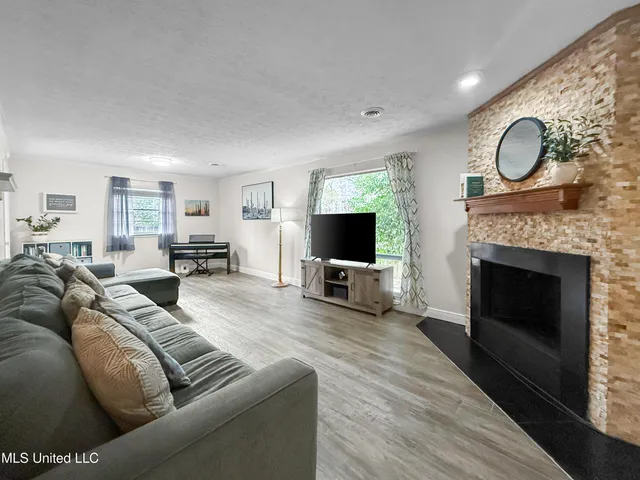 $179,900 | 5255 Parkway Drive, Jackson, MS 39211