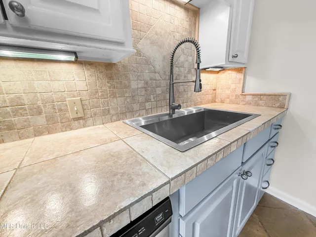 $179,900 | 5255 Parkway Drive, Jackson, MS 39211