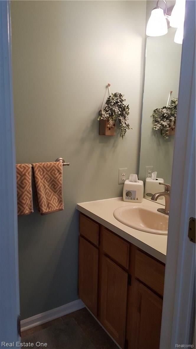 772 Whitney Drive Rochester, MI 48307 - Photo 23 of 27 772 Whitney Dr 21.jpg
