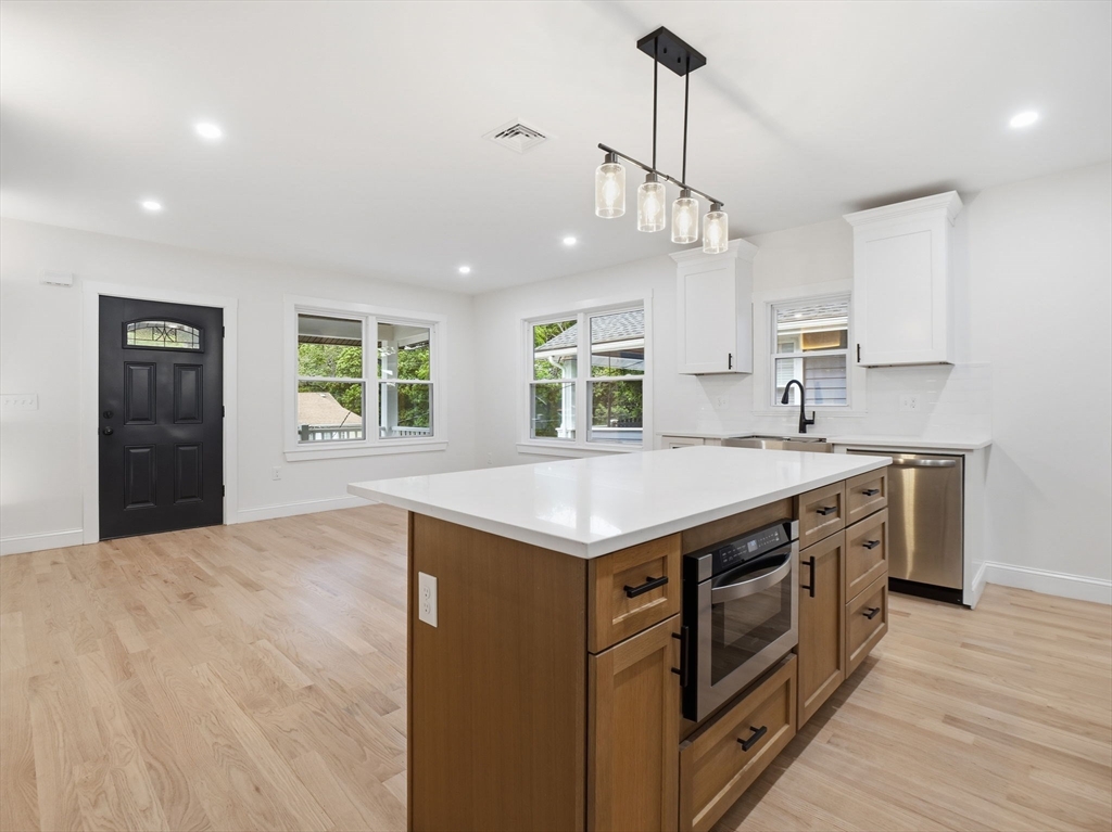 23 Murray Hill Road Medford, MA 02155 - Photo 4 of 22