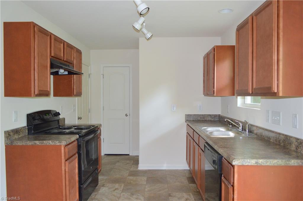 2152 West Simpson Road Burlington, NC 27217 - Photo 5 of 15 Gallery Image 5