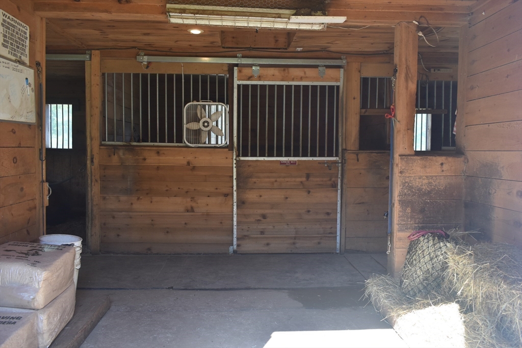 111 Northwest Road Spencer, MA 01562 - Photo 5 of 34