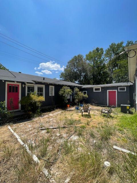 207 West 39th Street, Unit B Austin, TX 78751 - Photo 20 of 20 a view of a house with a yard