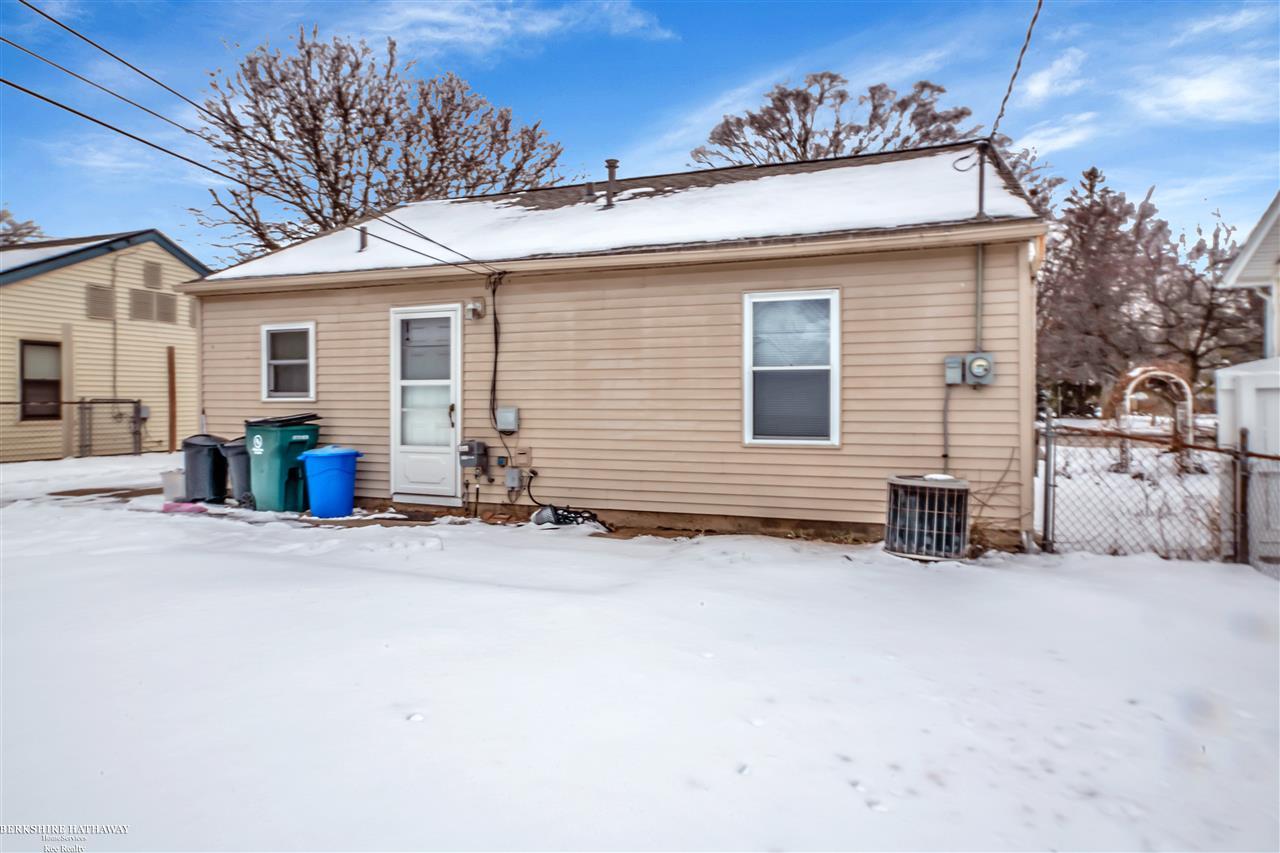 322 East Thirteen Mile Road Royal Oak, MI 48073 - Photo 14 of 16