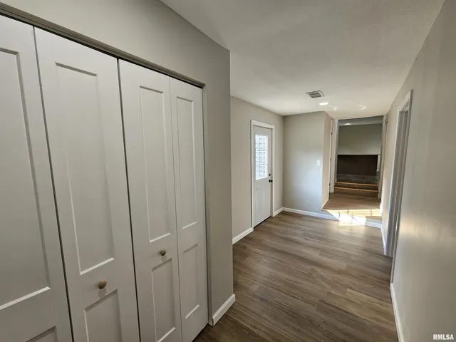 $249,000 | 16530 East Fairfield Road, Mount Vernon, IL 62864