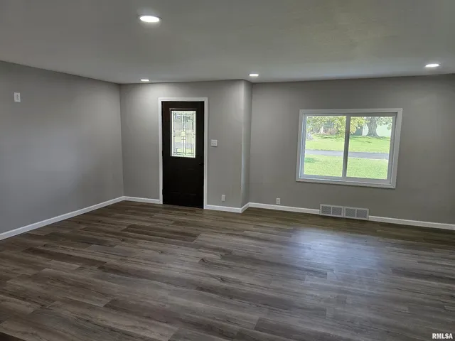 $249,000 | 16530 East Fairfield Road, Mount Vernon, IL 62864