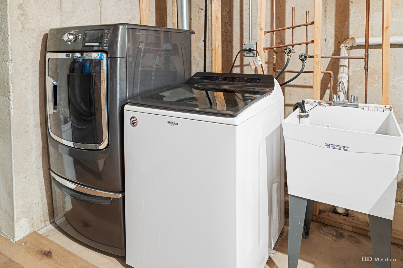 2018 Olde Mill Road Plainfield, IL 60586 - Photo 21 of 30 a utility room with dryer and washer
